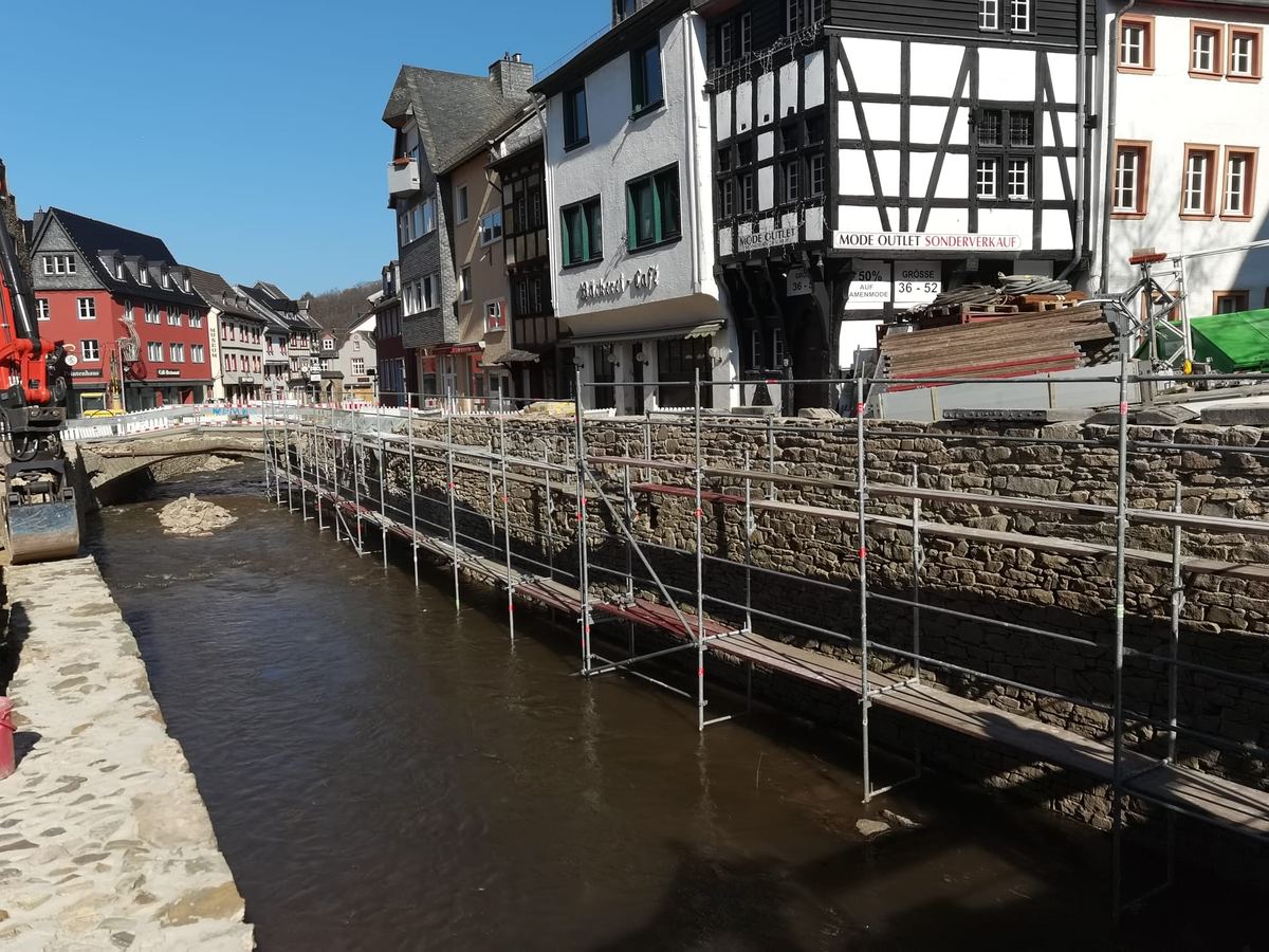 Gerüst an der Erftmauer in Bad Münstereifel