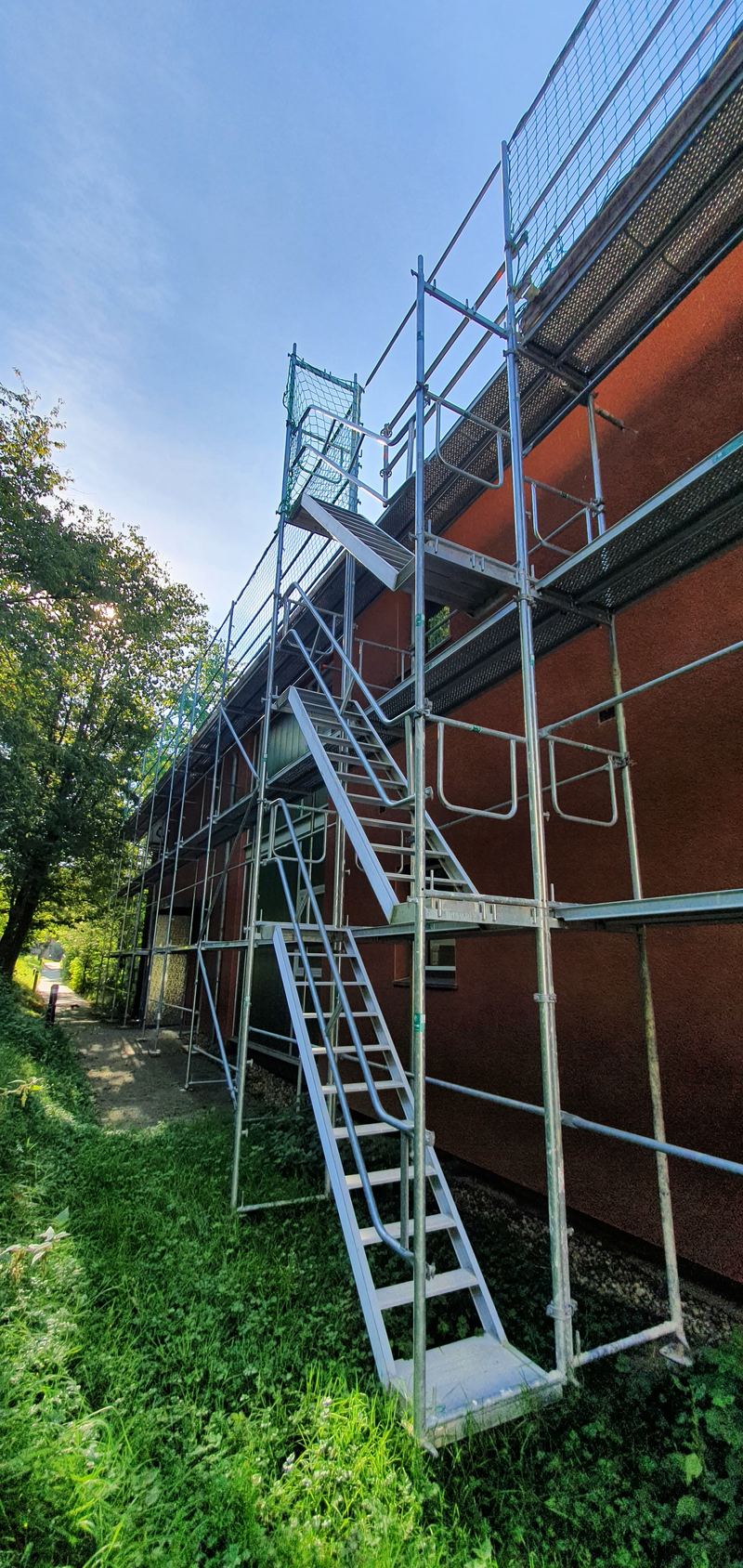 Podesttreppe aus Aluminium für ein Fassadengerüst