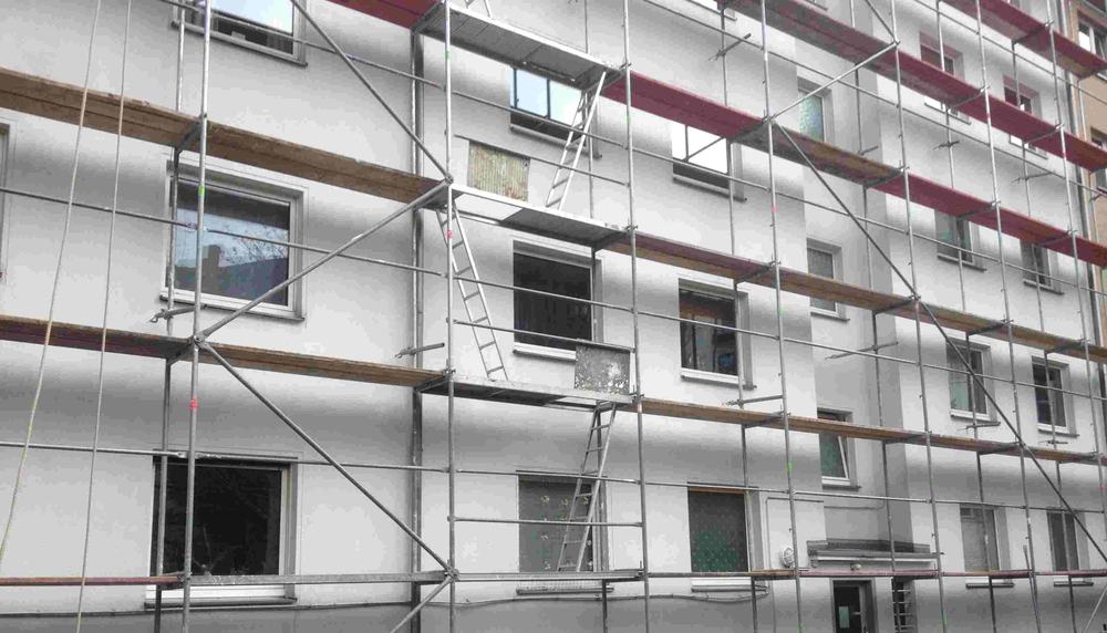 Fassadengerüst an einem Einfamilienhaus